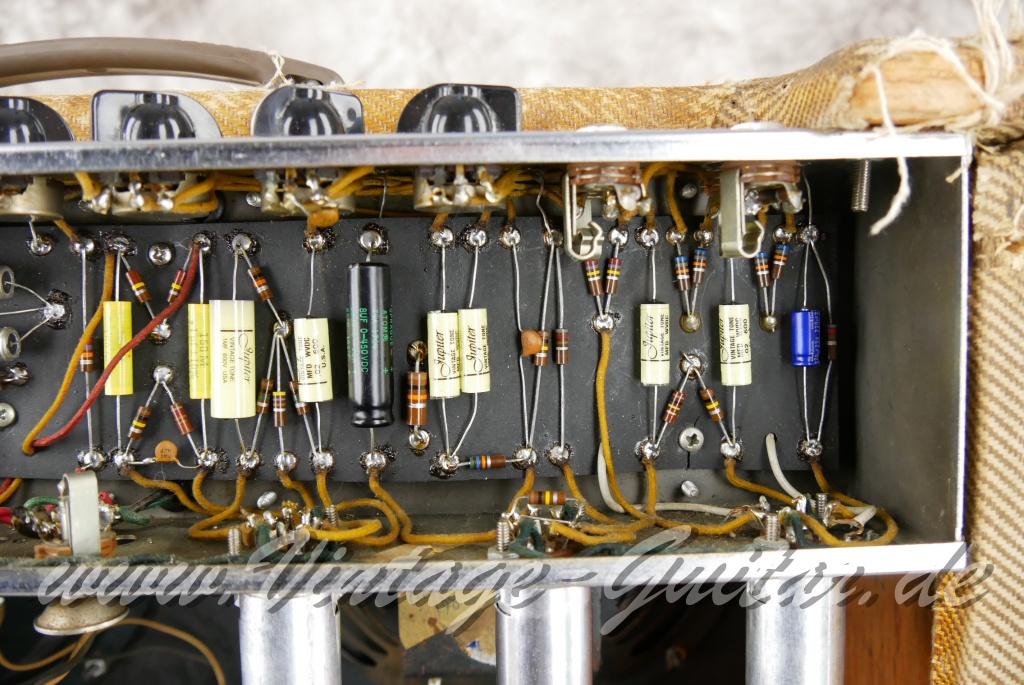 img/vintage/6029/Fender Bassman_5F6A_Tweed_narrow_panel_1960-012.jpg